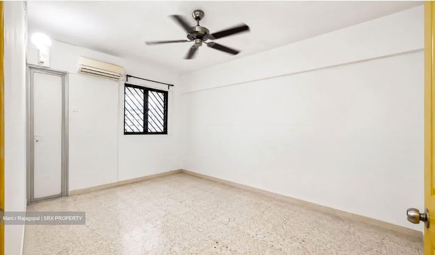 Blk 211 Jurong East Street 21 (Jurong East), HDB 3 Rooms #568273351